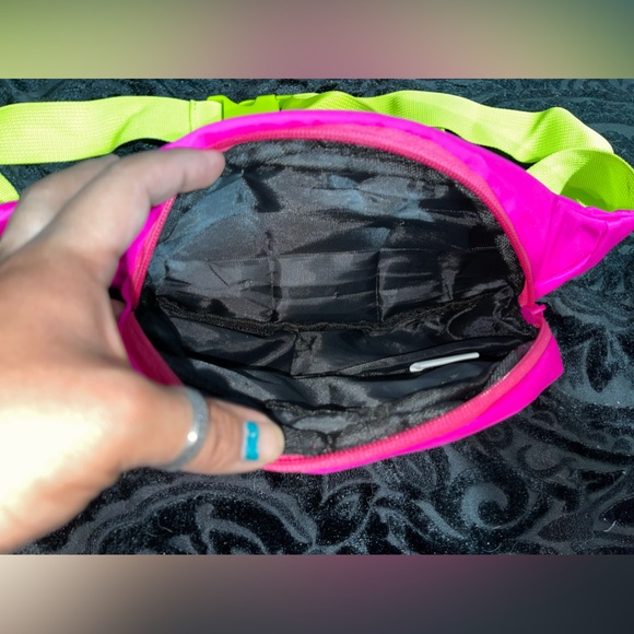 Buc-ees Fanny pack - Picture 2 of 5